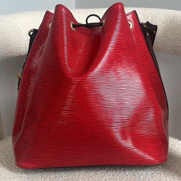 Louis Vuitton Petit Noe Epi Bucket Bag with Dustbag - Picture 5 of 14